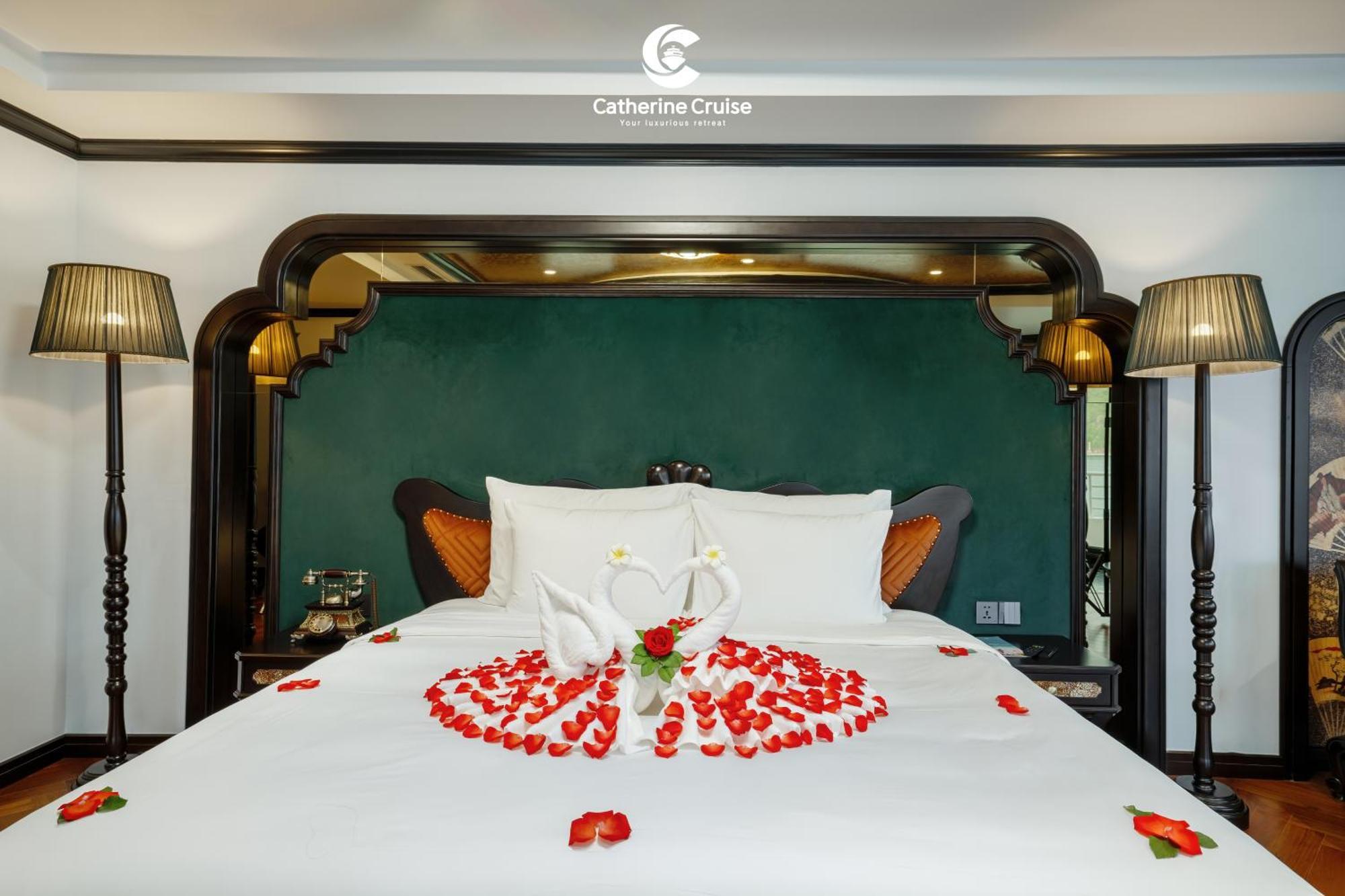 Catherine Cruises Ha Long Bay Exteriör bild