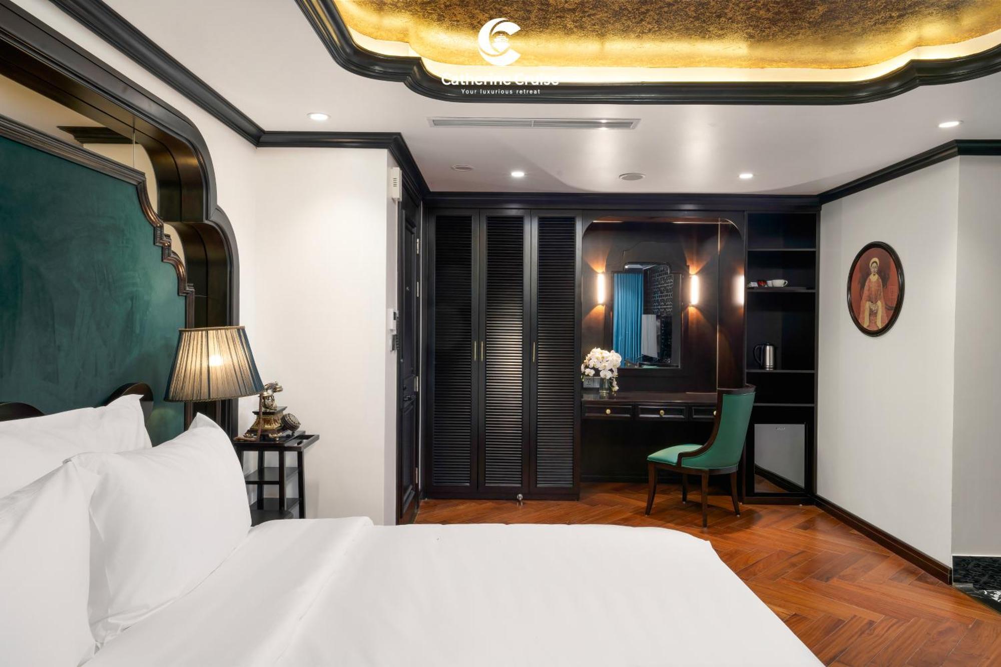 Catherine Cruises Ha Long Bay Exteriör bild