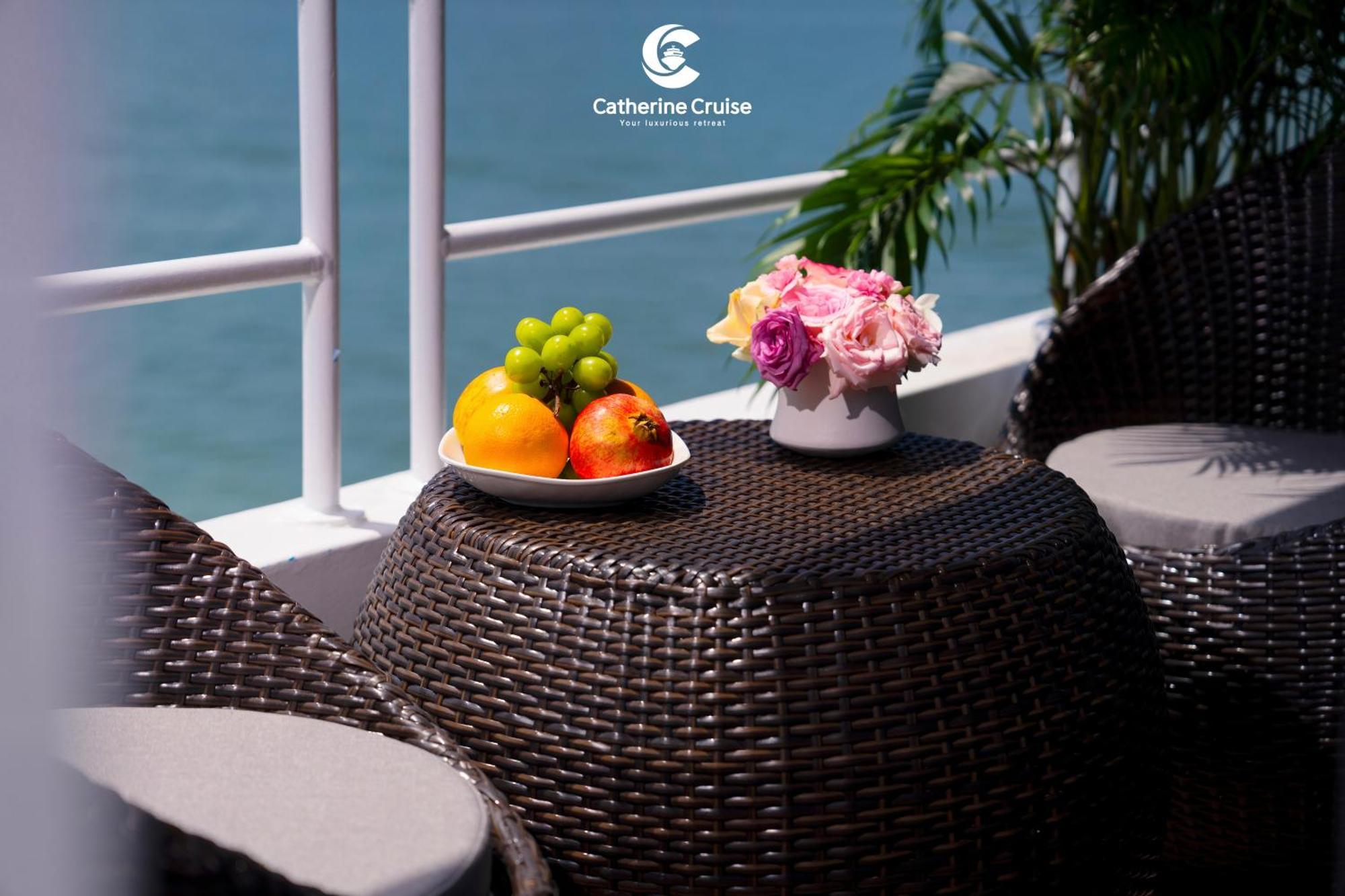 Catherine Cruises Ha Long Bay Exteriör bild