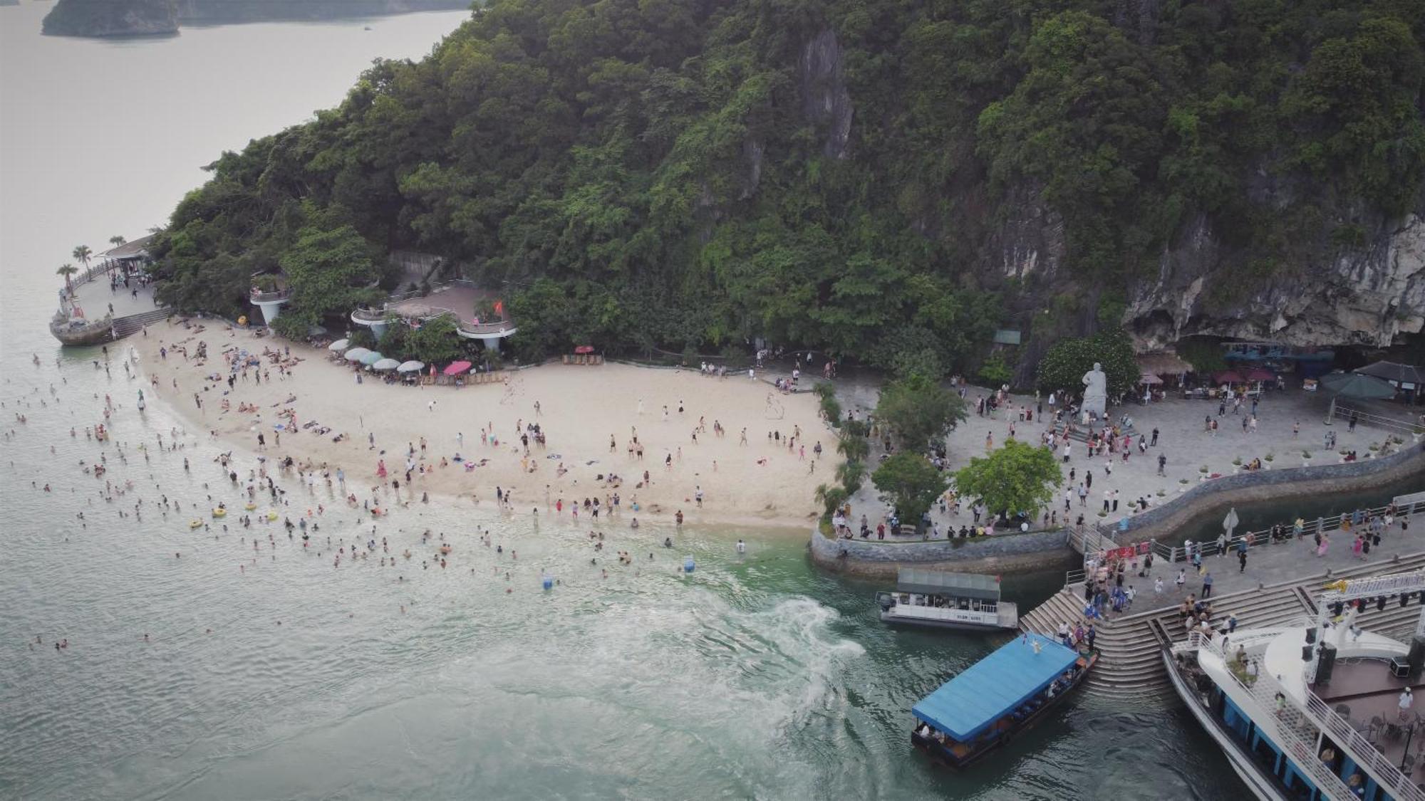Catherine Cruises Ha Long Bay Exteriör bild